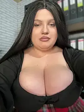 AmaraBosch – webcam model profile photo Image 6