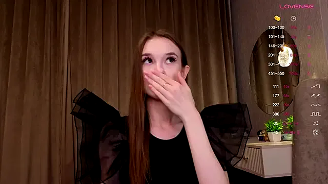 SerenaStar – webcam model profile photo Image 9