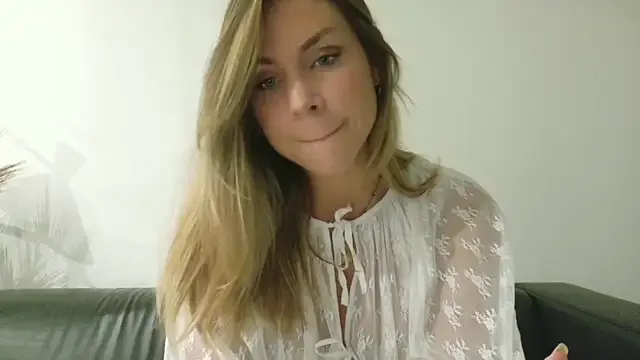 LiaWest – webcam model profile photo Image 2