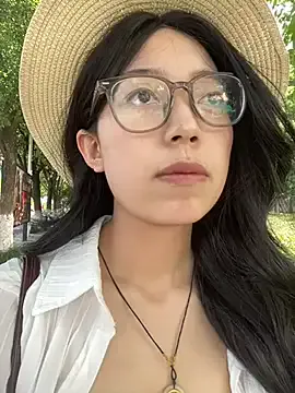 EsmeBrowm – webcam model profile photo Image 8