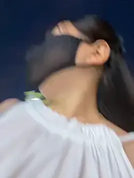 LizBentley – webcam model profile photo Image 10