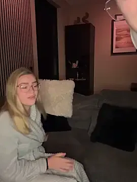 KatieMayers – webcam model profile photo Image 5