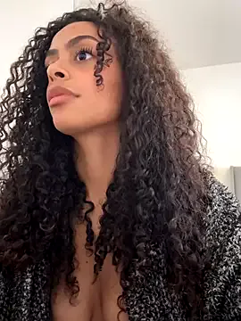 AmelyLu – webcam model profile photo Image 4