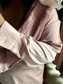 MelinaLuviani – webcam model profile photo Image 3