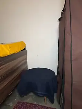 MiraKova – webcam model profile photo Image 7