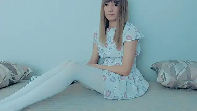 MiraKova – webcam model profile photo Image 10