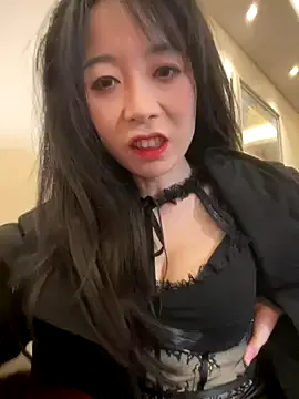 linahelen – webcam model profile photo Image 10