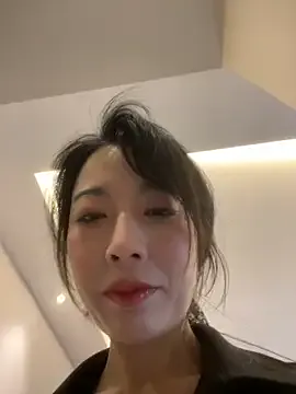 linahelen – webcam model profile photo Image 6