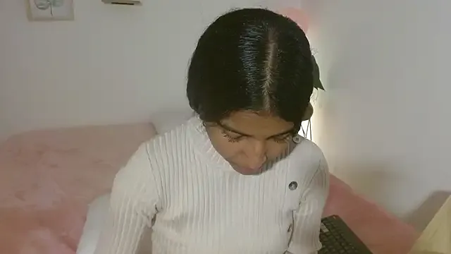 YuliethPetite Image 6