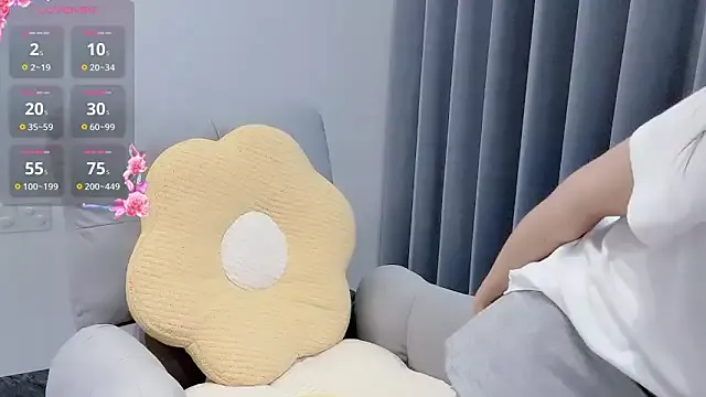 Bella – webcam model profile photo Image 12