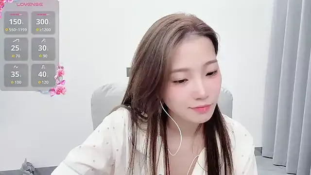 Bella – webcam model profile photo Image 13