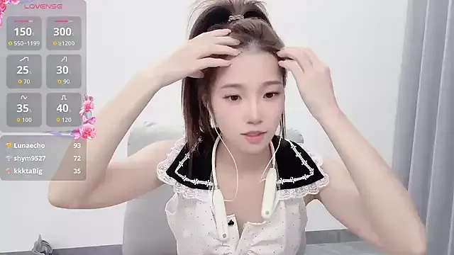 Bella – webcam model profile photo Image 14