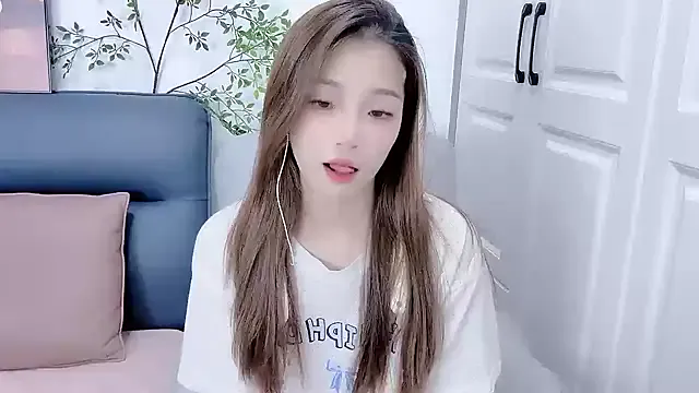 Bella – webcam model profile photo Image 5